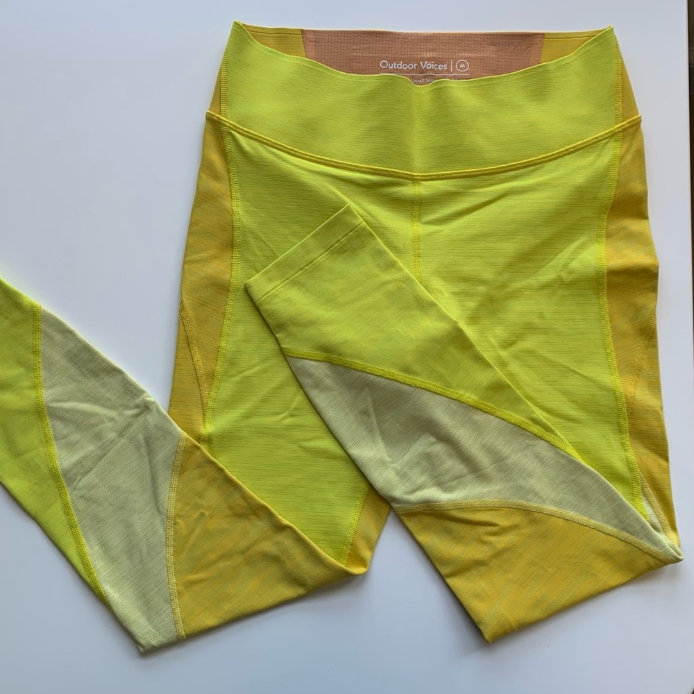 Outdoor Voices TechSweat leggings in rare color! Size M